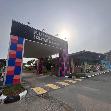 מלון Putra Sentosa Retreat Camp, Sematan מראה חיצוני תמונה