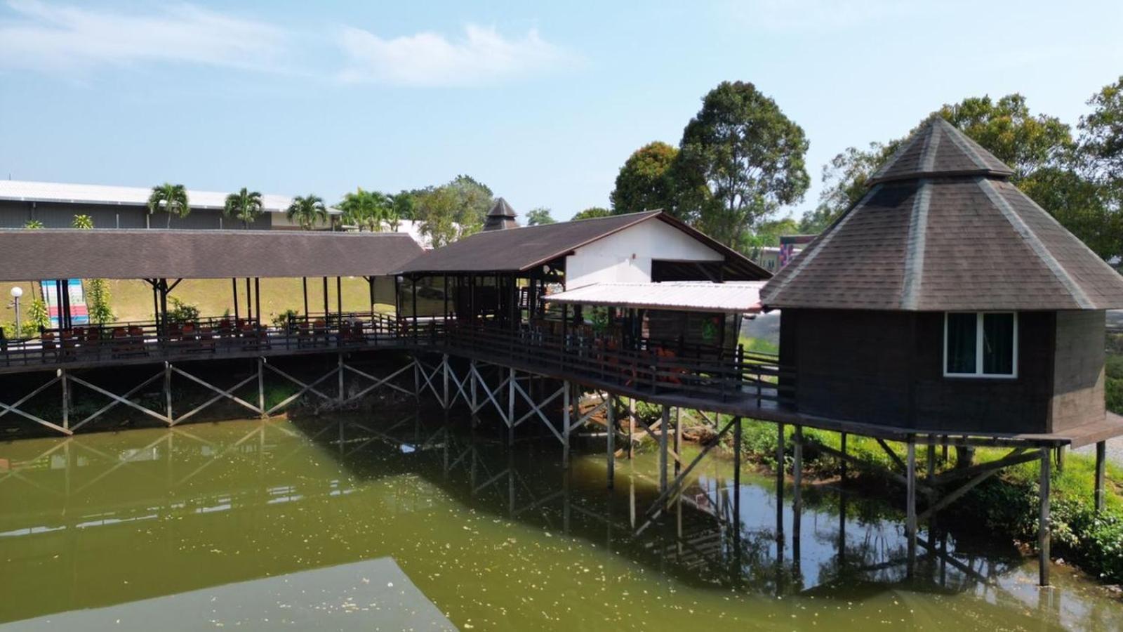מלון Putra Sentosa Retreat Camp, Sematan מראה חיצוני תמונה