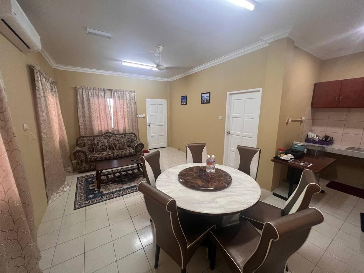 מלון Putra Sentosa Retreat Camp, Sematan חדר תמונה