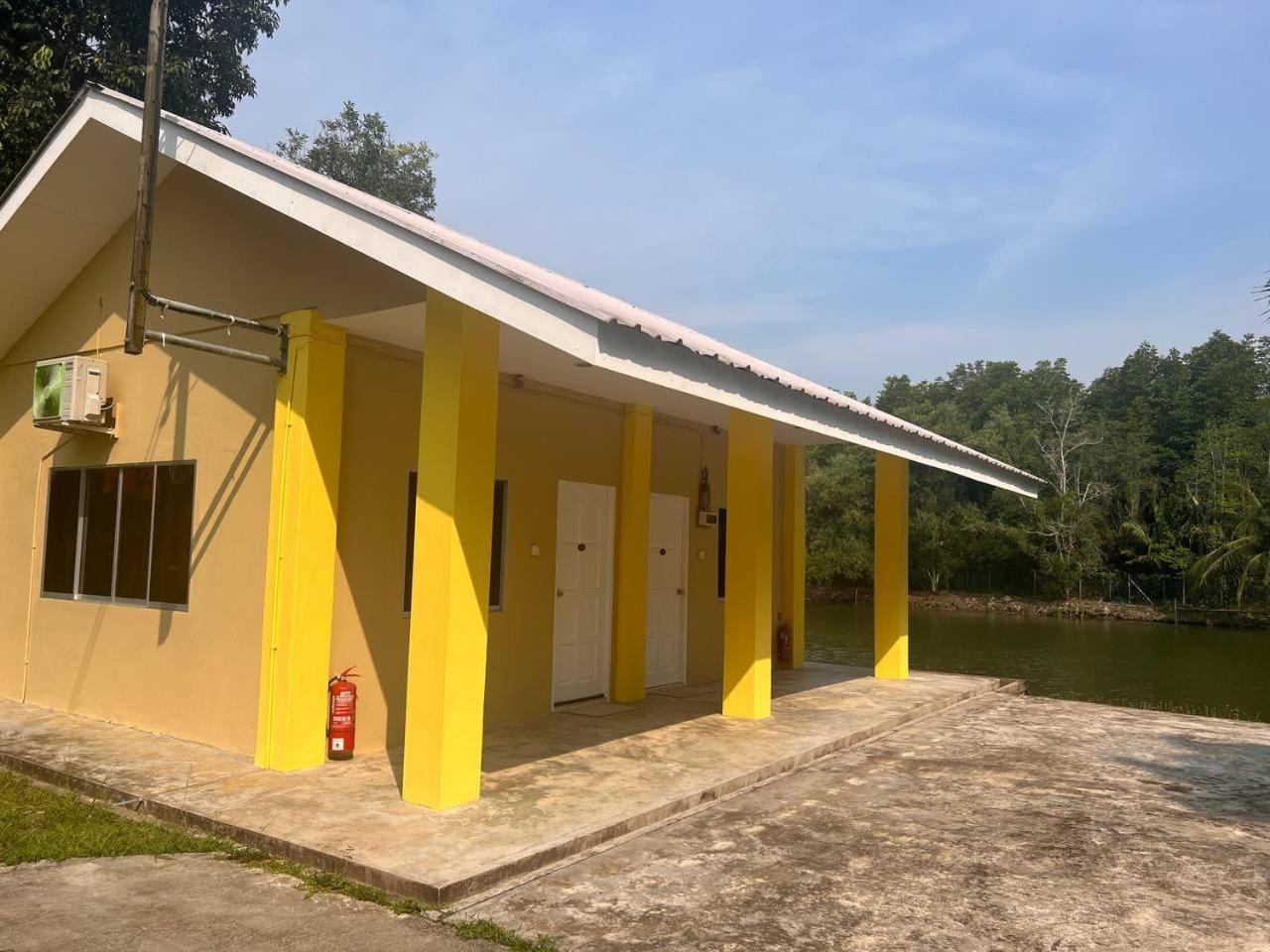 מלון Putra Sentosa Retreat Camp, Sematan מראה חיצוני תמונה