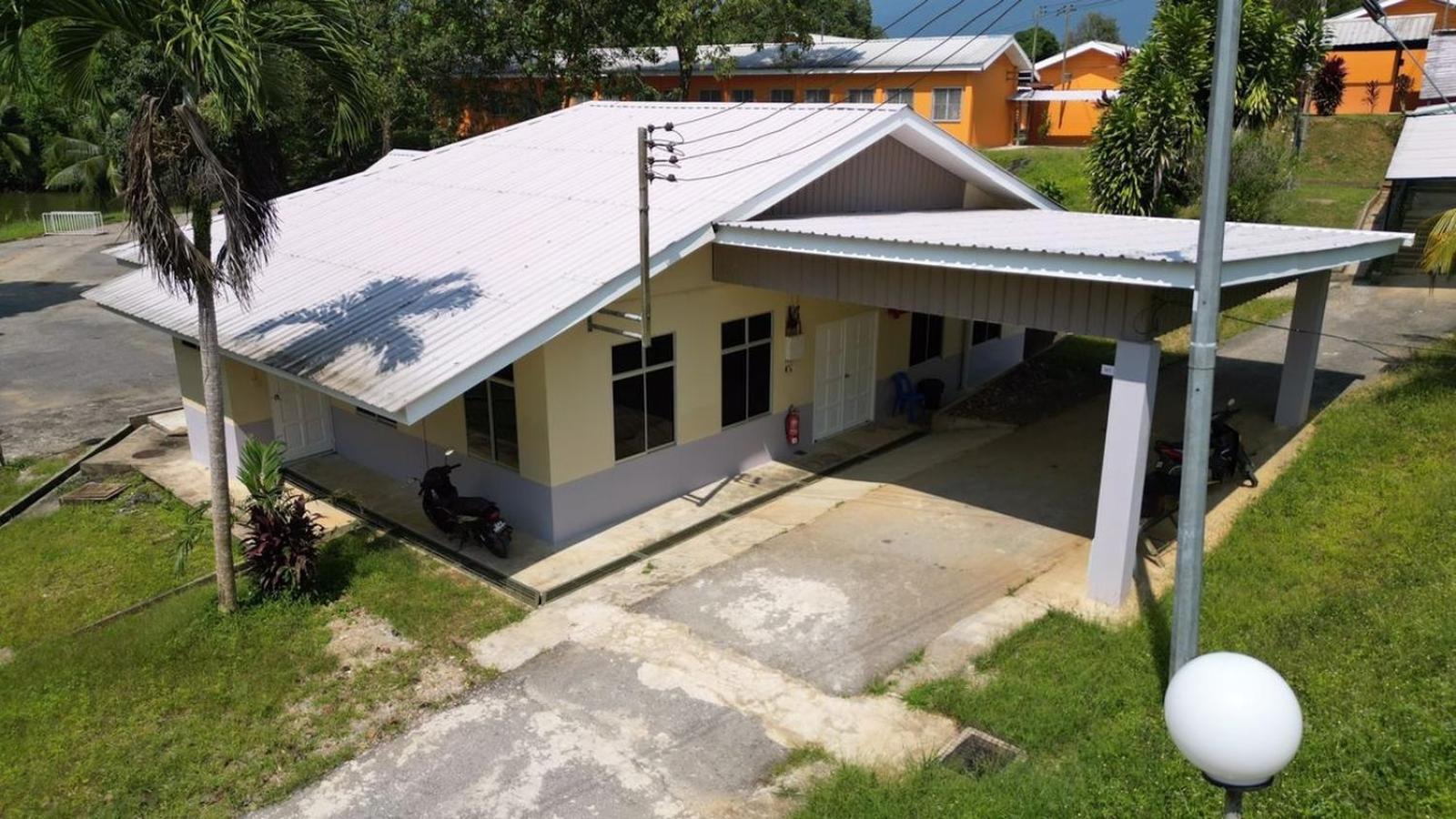 מלון Putra Sentosa Retreat Camp, Sematan מראה חיצוני תמונה